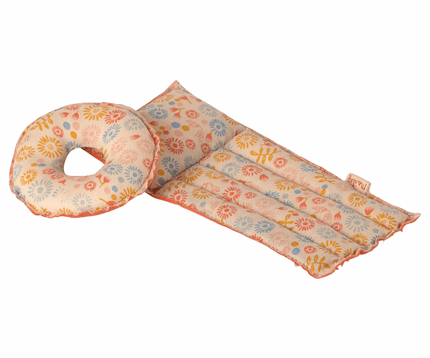 maileg air mattress, mouse flower