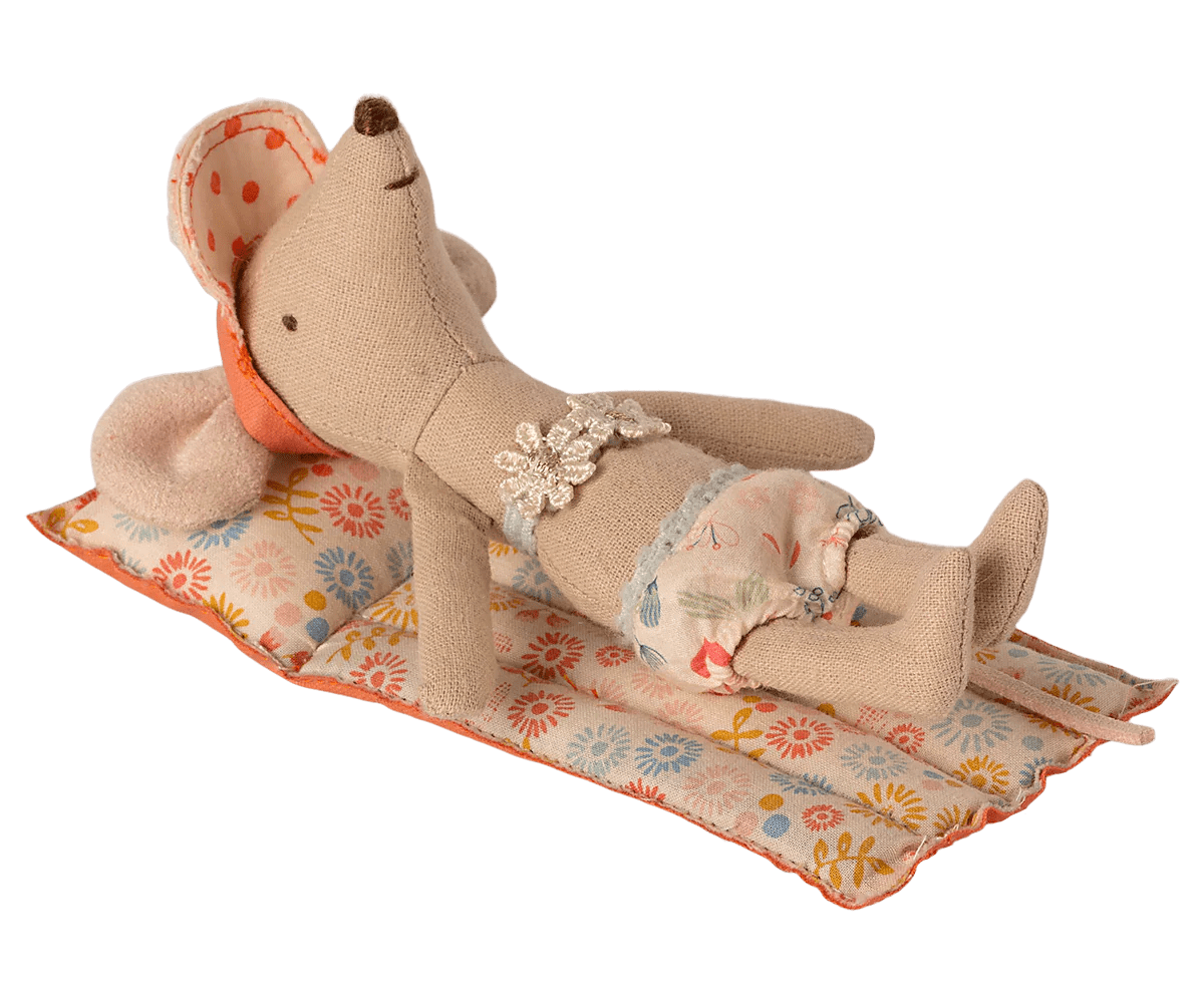 maileg air mattress, mouse flower