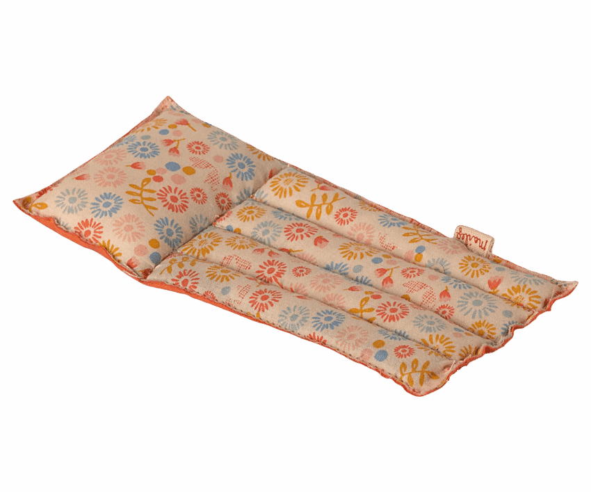 maileg air mattress, mouse flower