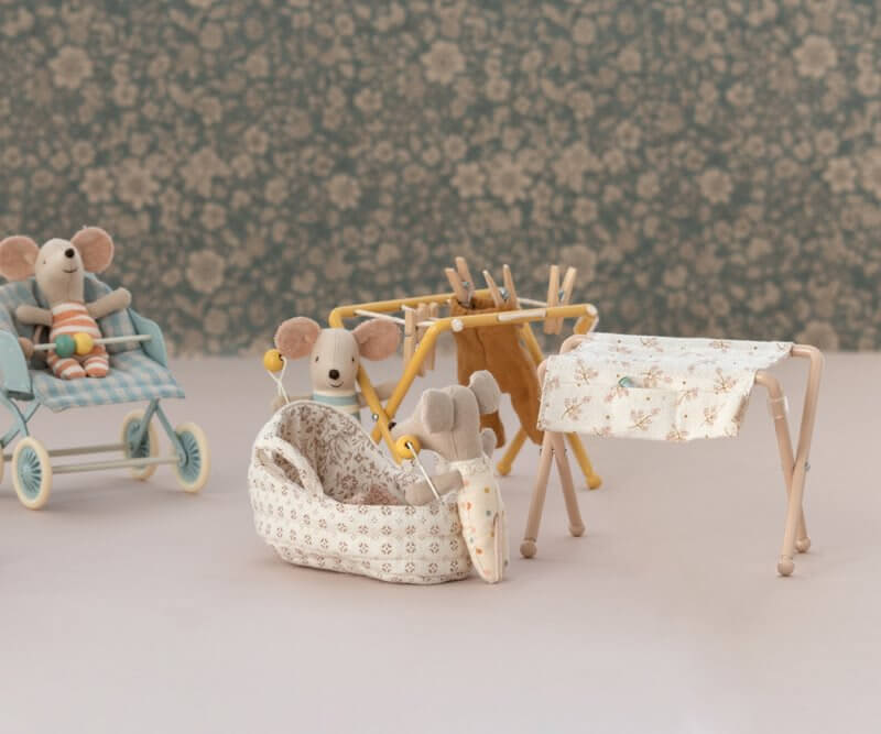 maileg nursery table, baby mouse rose