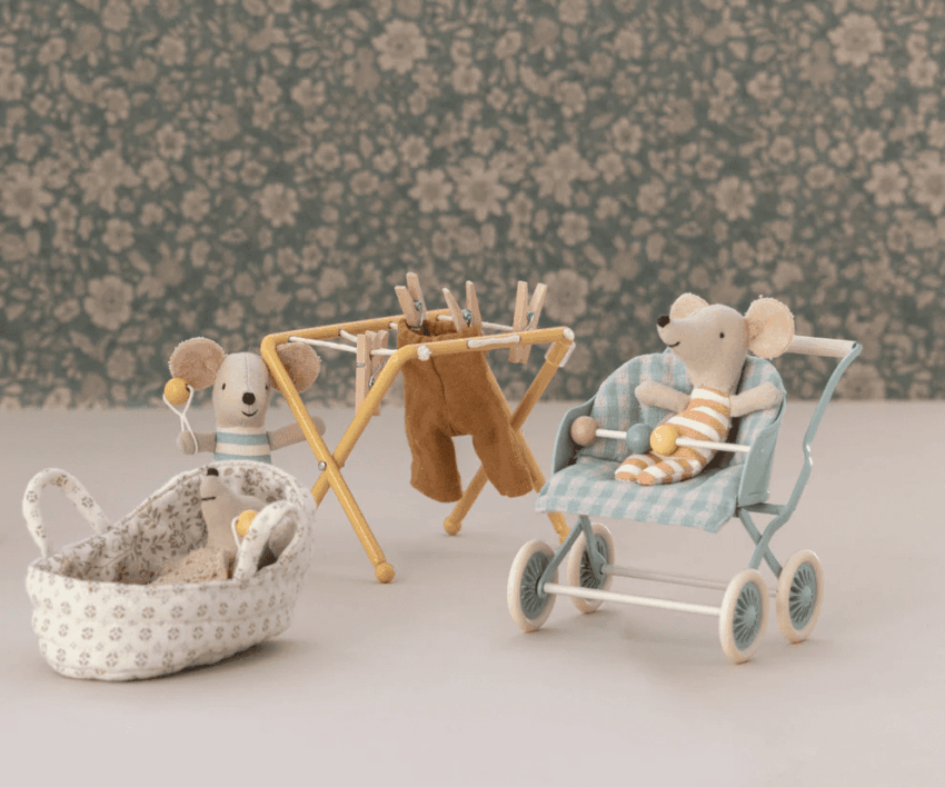 maileg drying rack with pegs mini