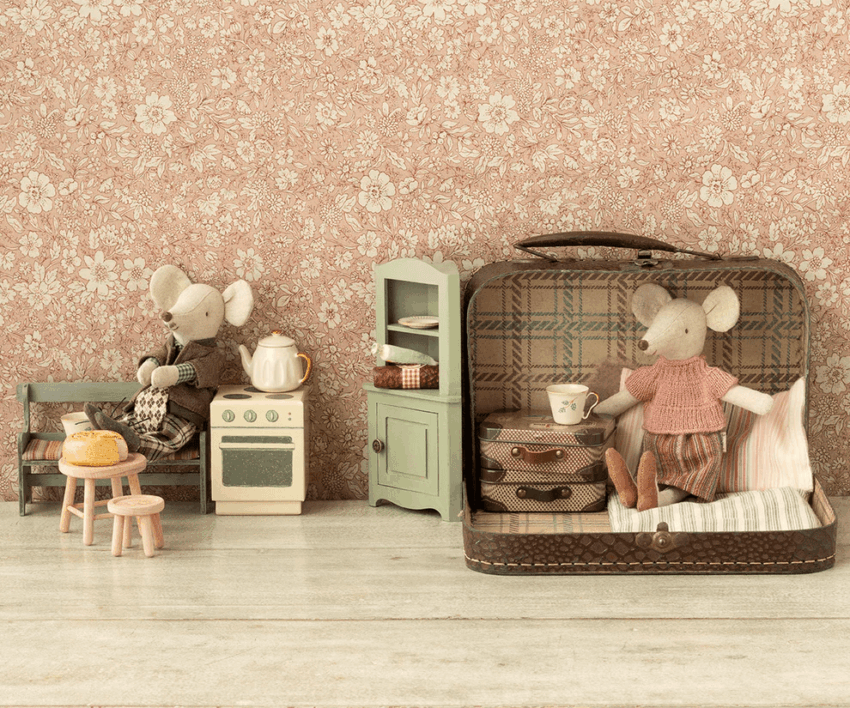 maileg corner cabinet mouse light green