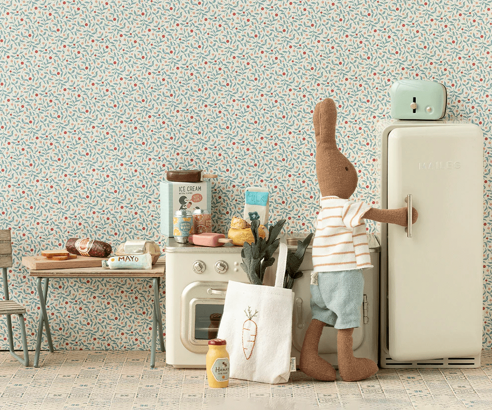 maileg miniature fridge off white