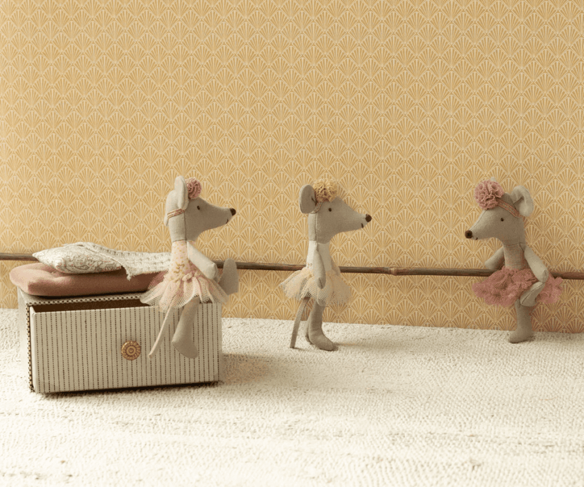 maileg ballerina mouse, little sister off white