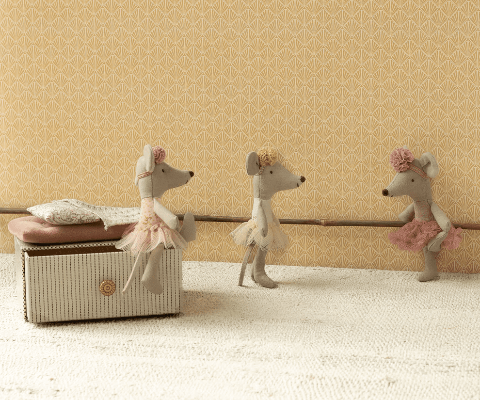 maileg ballerina mouse, little sister off white