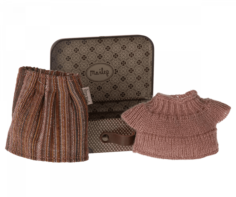 maileg knitted blouse and skirt in suitcase, grandma mouse