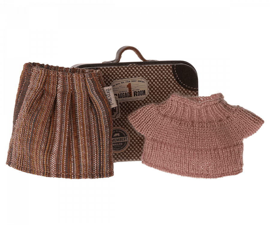 maileg knitted blouse and skirt in suitcase, grandma mouse