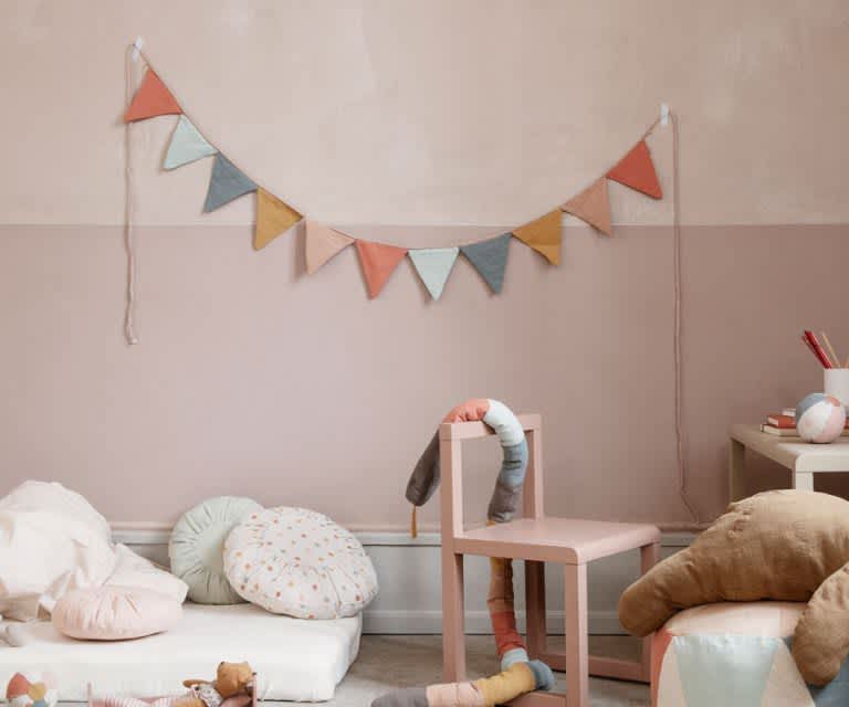 maileg garland, small 11 flags