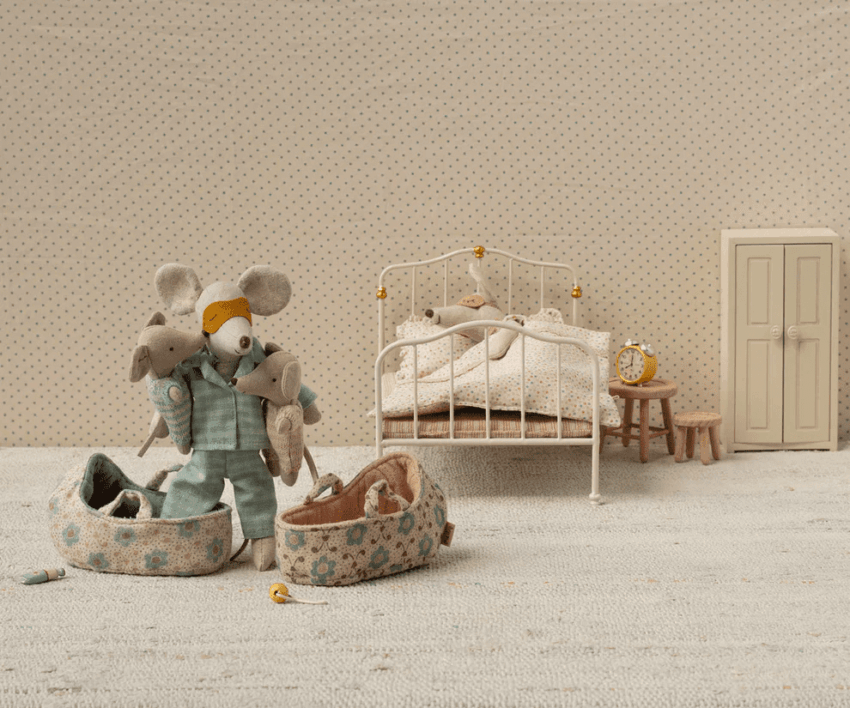 maileg baby mouse in carry cot blue