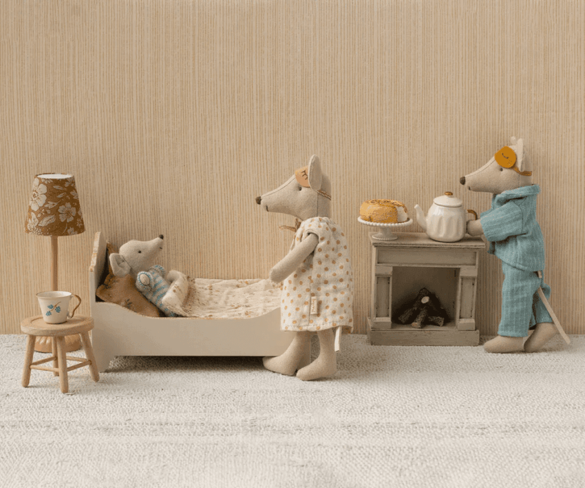 maileg wooden bed, mouse off white 16cm