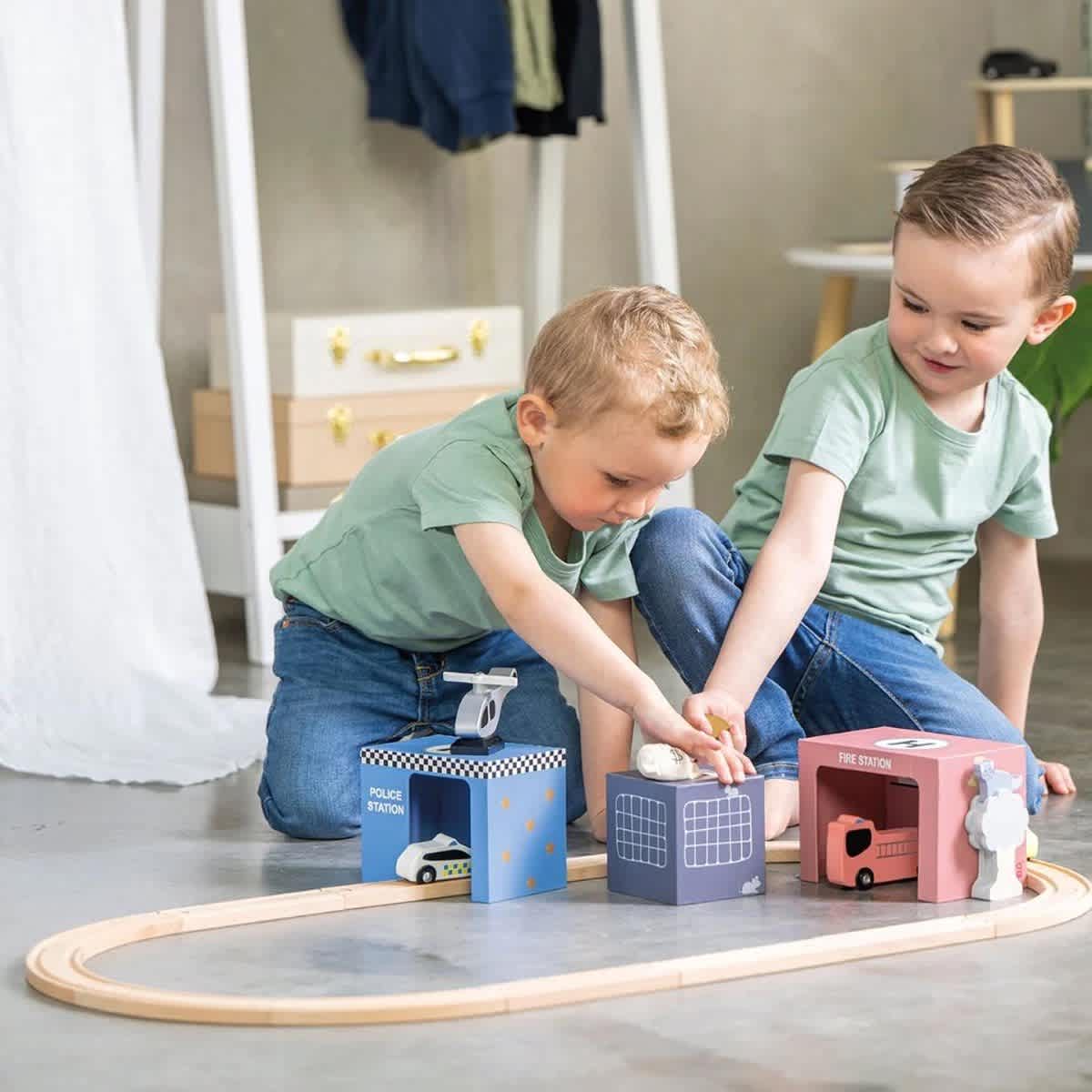 houten treinset reddingsvoertuigen (31 delig)