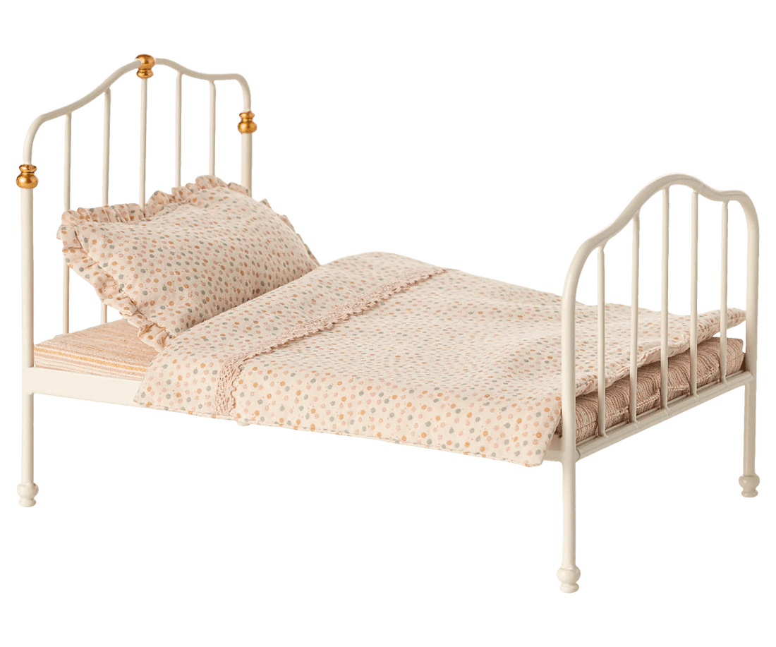 maileg vintage bed mouse, off white