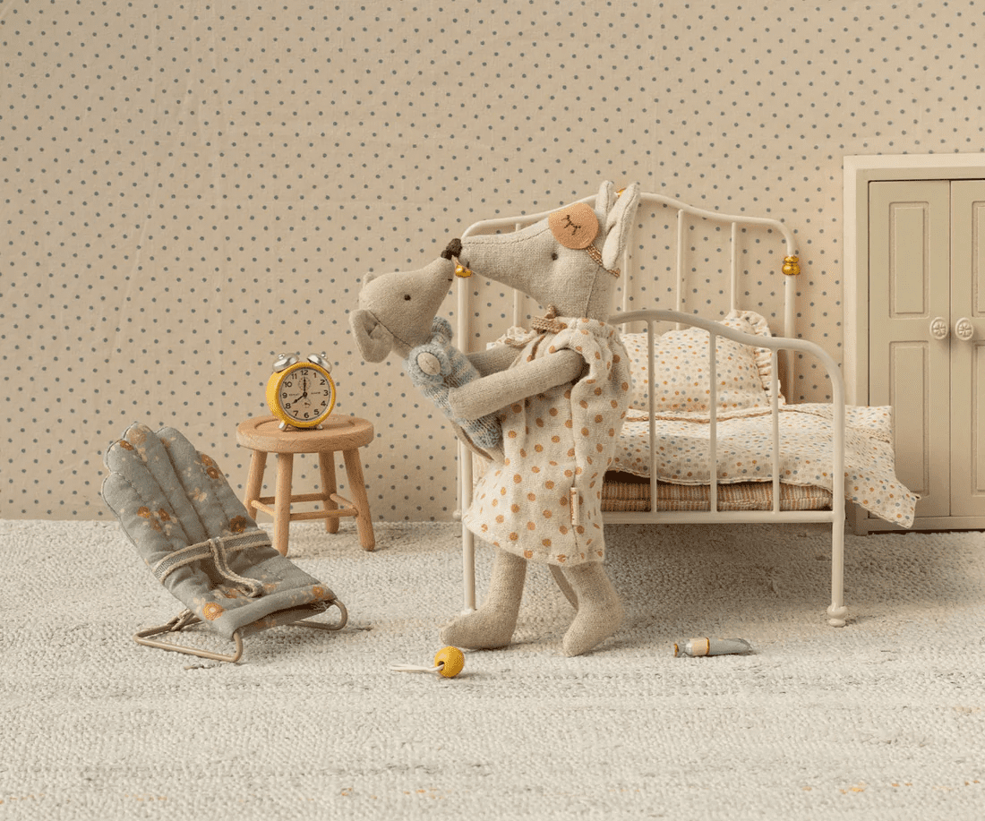 maileg nightgown, mum mouse
